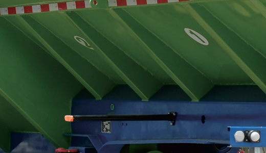 散裝飼料運輸半掛車